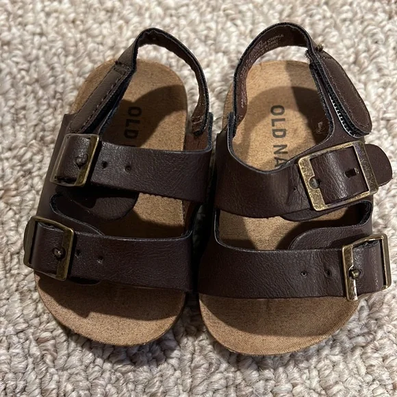 THREE pair of Old Navy baby shoes, size 0-3 months EUC! - Picture 4 of 7